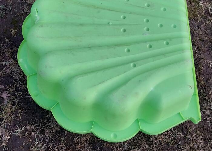 Grajewo ogłoszenia: Sprzedam duża zamykana piaskownice jest delikatnie peknieta